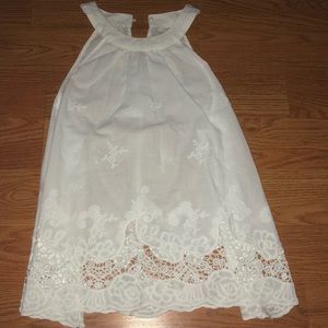 A white high neck shirt.